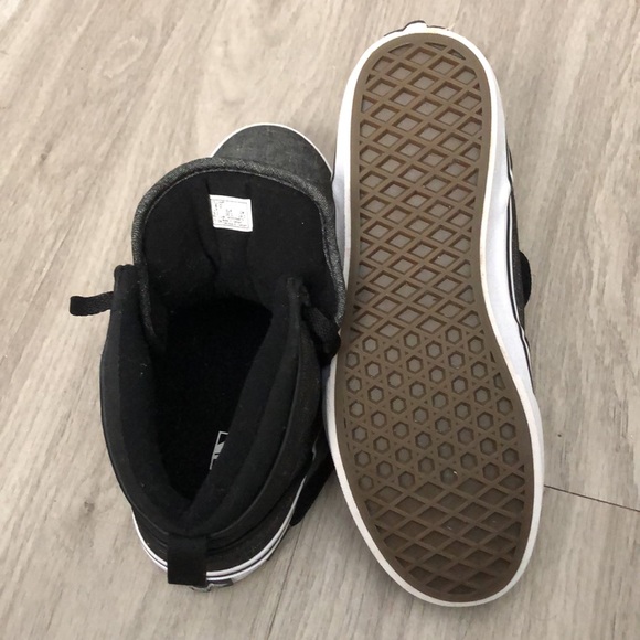 VANS - Picture 3 of 6